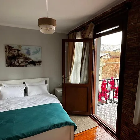 Lia Besiktas * Istambul