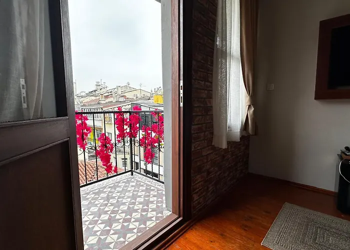 Lia Besiktas Istanbul