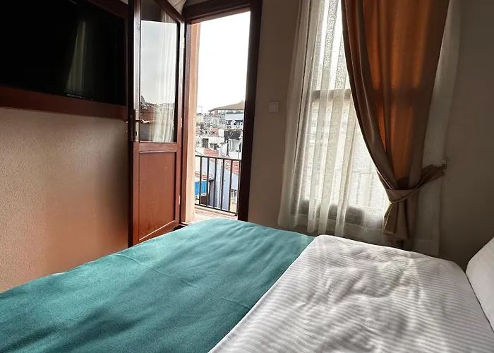 Lia Besiktas * Istanbul