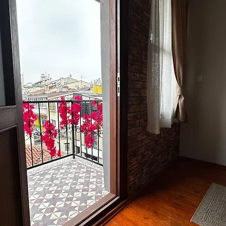 Lia Besiktas Istanbul